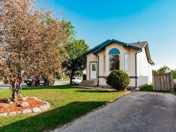 12702 N 95th St, Grande Prairie, AB T8X 1N4