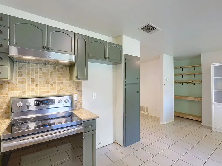 816 Aviation Ave — Photo 6