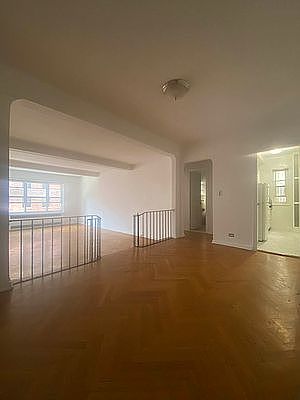 4th image of 139 E 35th St APT 6A