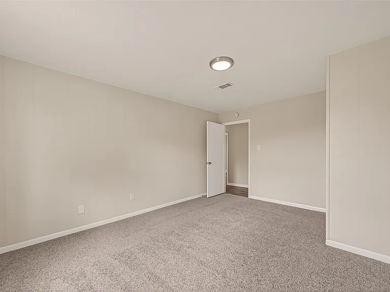 2303 N Cleveland St — Photo 24