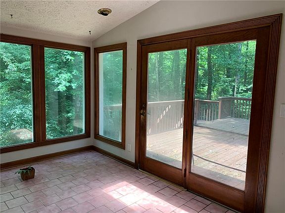 5th image of 3081 Deanna Way