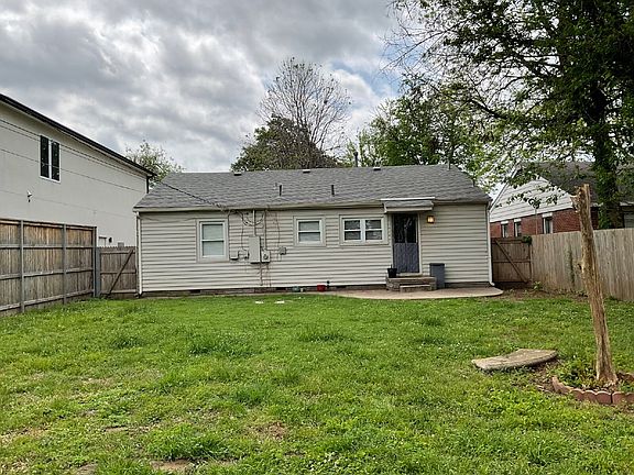 2nd image of 1025 E 38th Pl