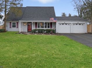 25 Landry Rd, Somerset, NJ 08873
