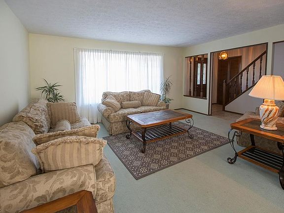 4th image of 29363 Josephine Dr