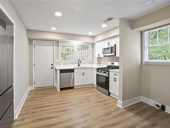 5th image of 556 Holly St NW