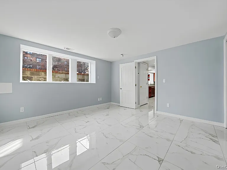 E Lincoln Ave — Photo 1