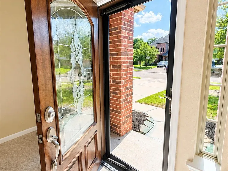 15618 Whisper Woods Dr — Photo 3