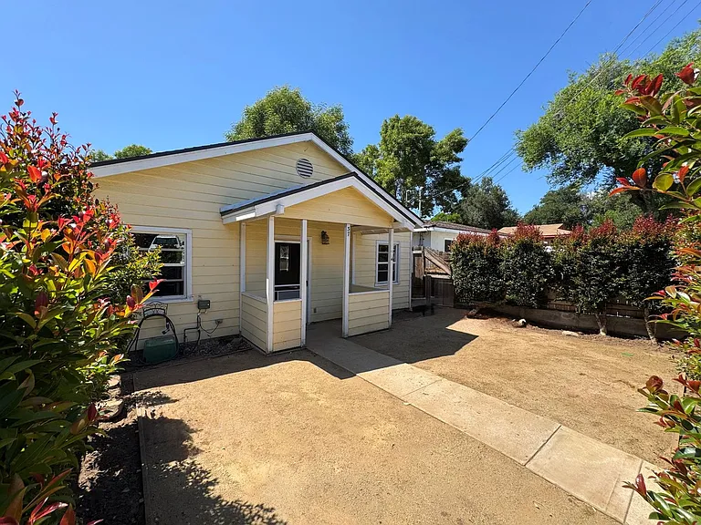 37 Olive St — Photo 1