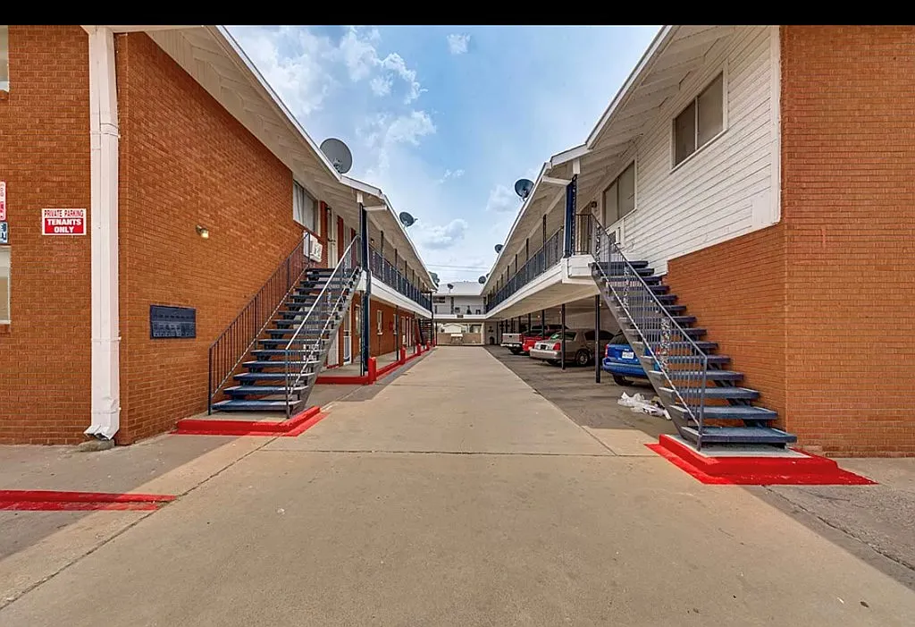 1 bed, 1.0 bath, 700 sqft, $1,000 — Photo 3