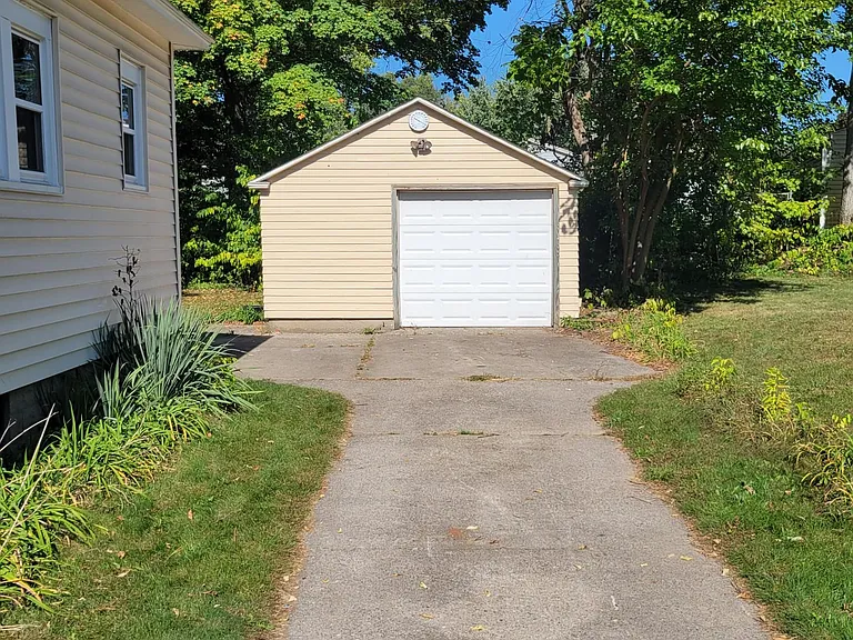 505 Graceland St NE — Photo 4