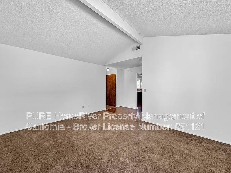 3 bed, 2.0 bath, 1289 sqft, $2,250 — Photo 4