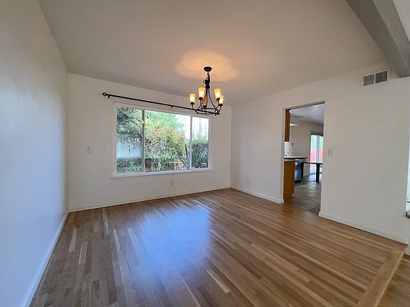 5th image of 3518 Twin Oaks Ct