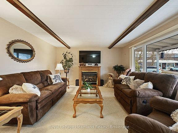 4th image of 13 Cypress Point Cres
