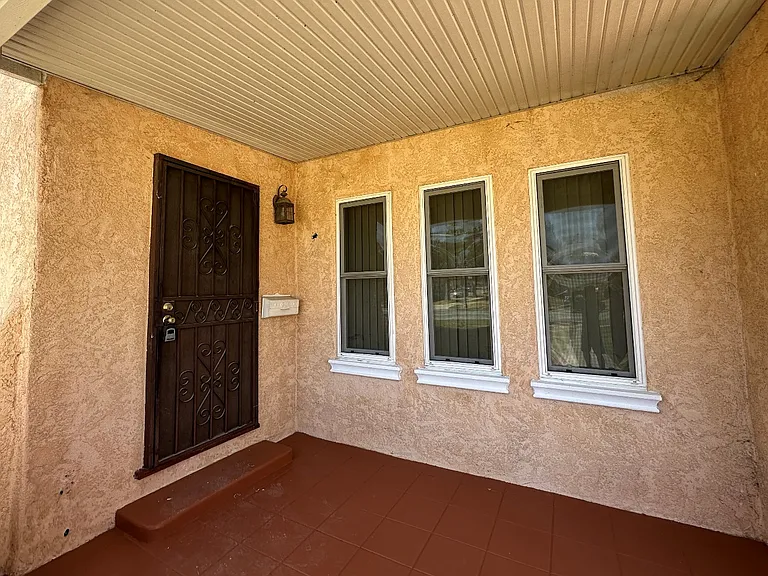 328 E Linda Vista Ave — Photo 11