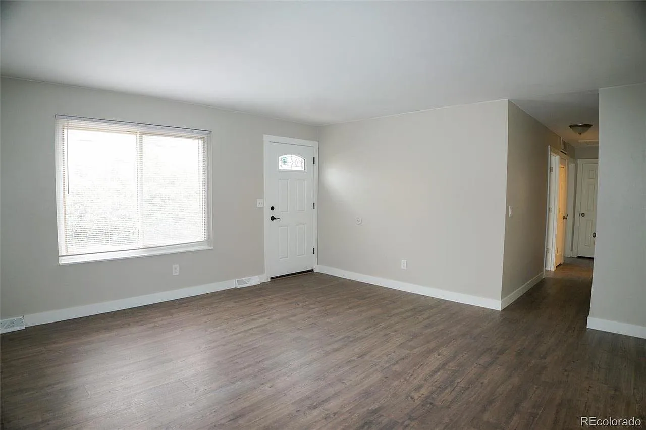 E 12th Ave, Aurora — Photo 2