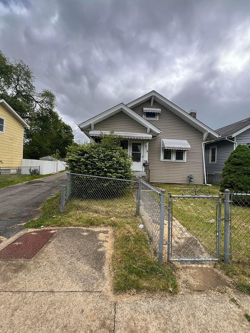 Listing photo 3 for 218 Belvidere Ave