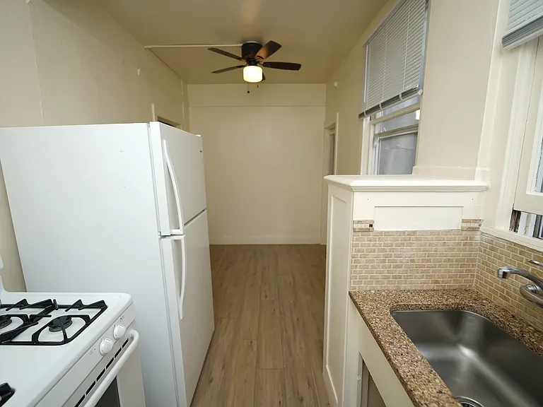 2630 L St — Photo 17