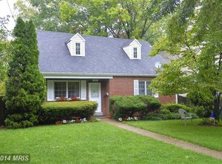 5813 Greentree Rd, Bethesda, MD 20817