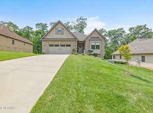 27 Oak Leaf Cir, Crossville, TN 38558