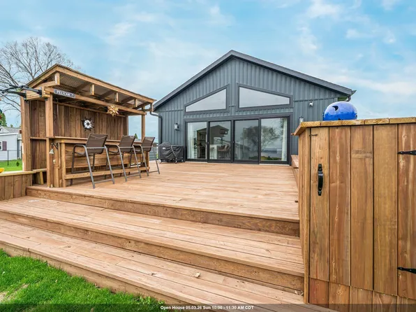 N8805 Lakeshore Dr, Van Dyne, WI 54979