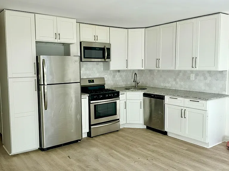 1195 Saint Marks Ave #1 — Photo 4