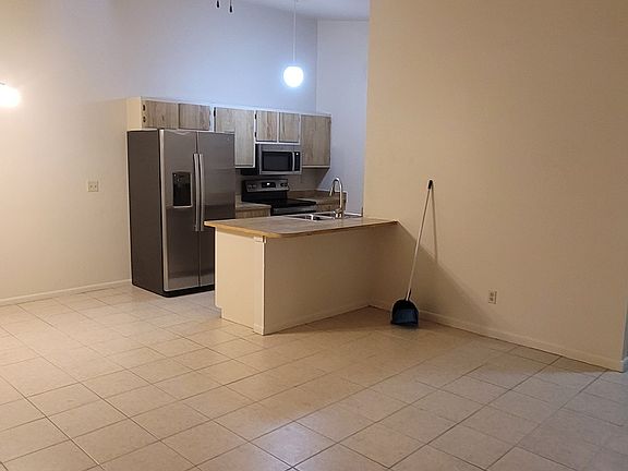 3rd image of 812 SW 47th Ter #1