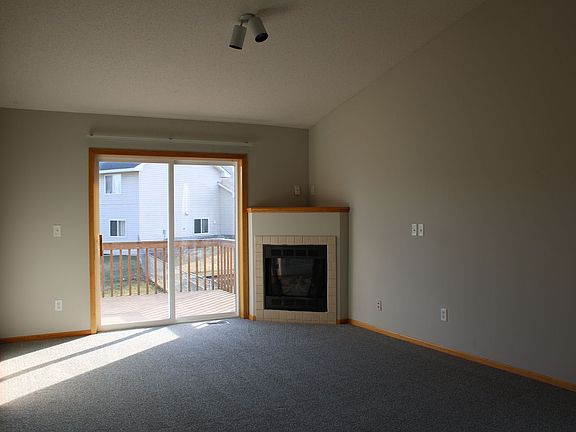 4th image of 411 Meadow Ln