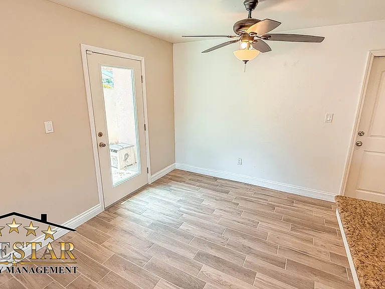 808 Hewlett St — Photo 12