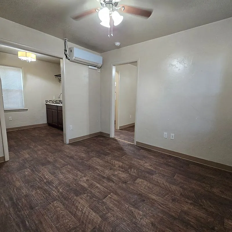 Building Photo - 307 N 9th St #9