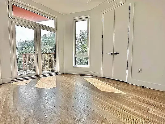 435 Meeker Avenue — Photo 4