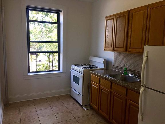 3rd image of 2392 24th St APT 4A