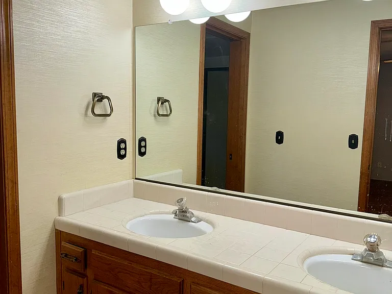 3650 W Beechwood Ave — Photo 17