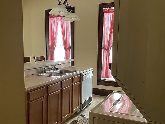 Kitchen/washer dryer