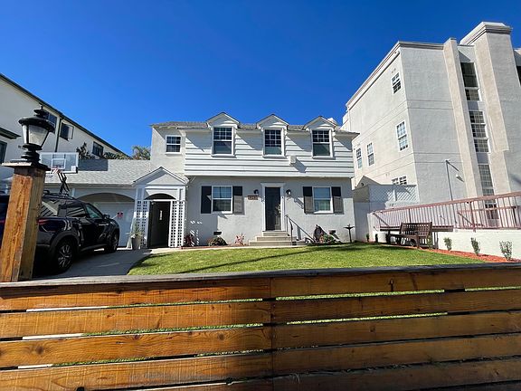 2nd image of 429 N Doheny Dr #B1