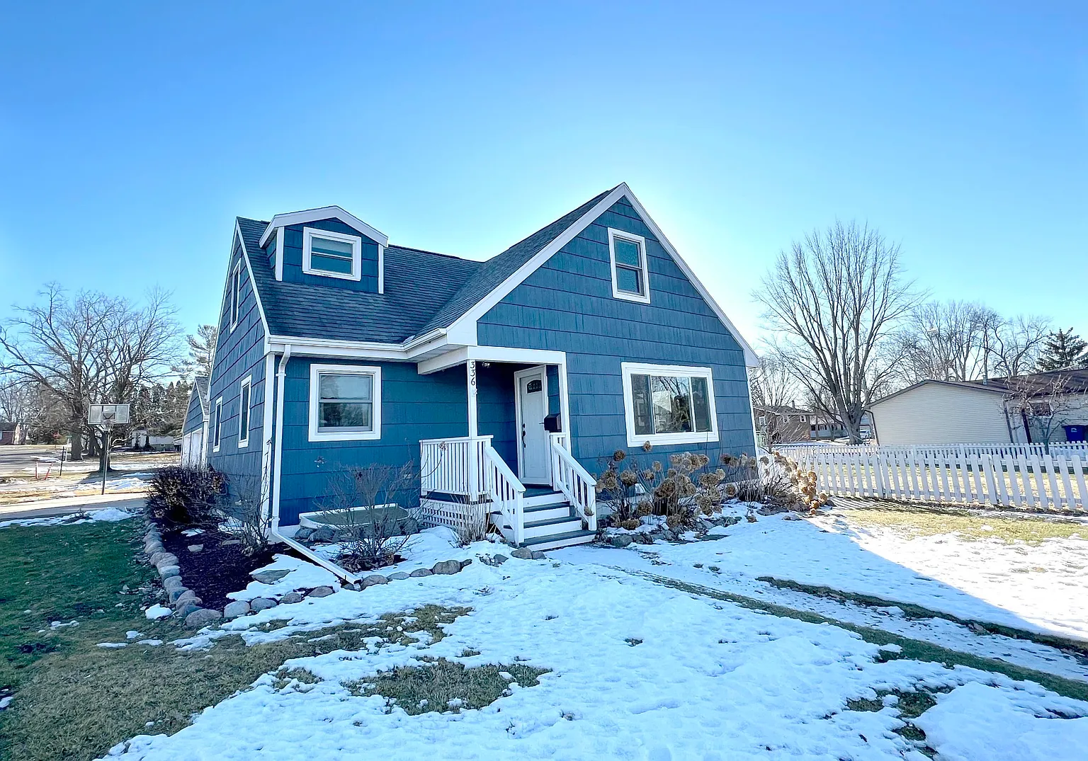 336 E Ontario St photo 1