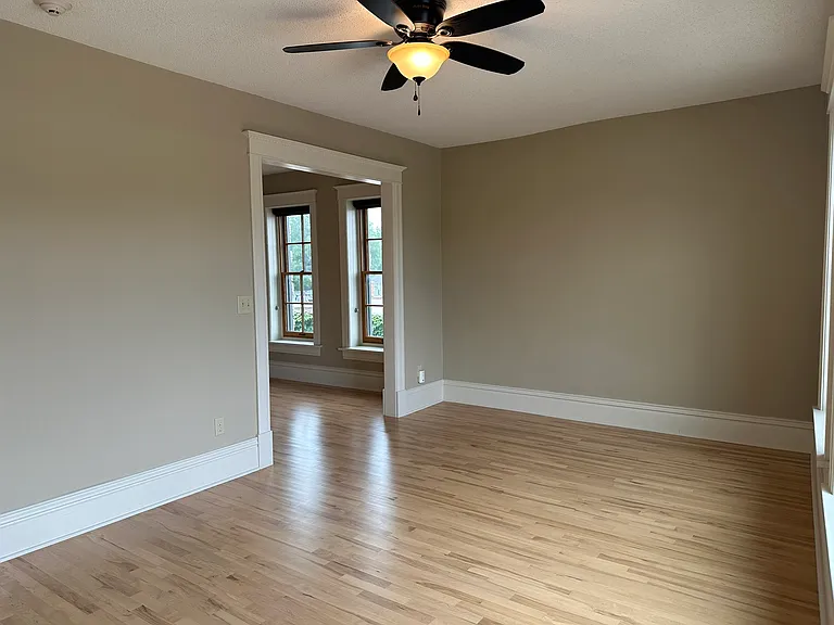 129 S Batavia Ave #2EAST — Photo 22