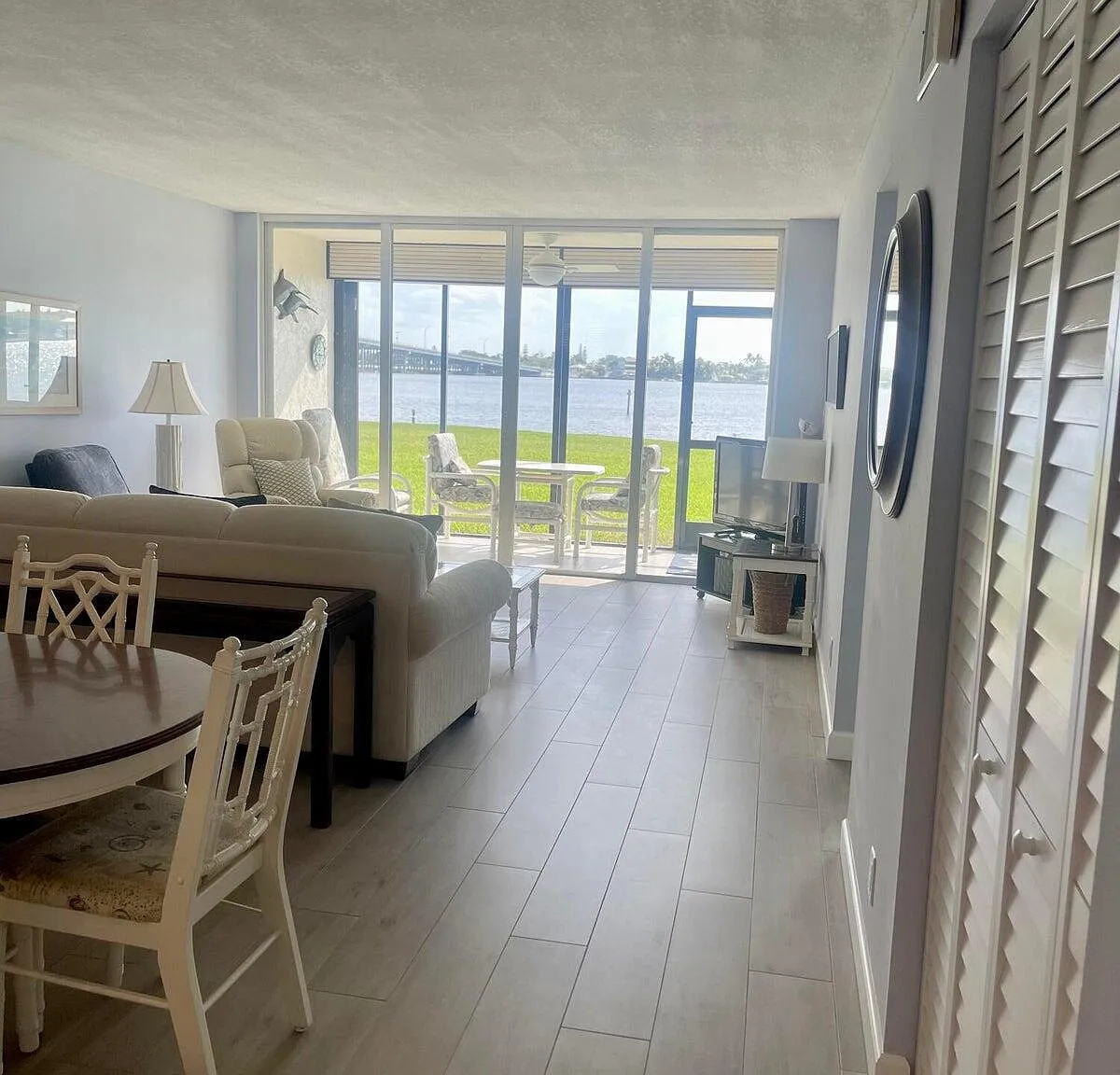 2 bed, 2.0 bath, 1236 sqft, $2,000 — Photo 2