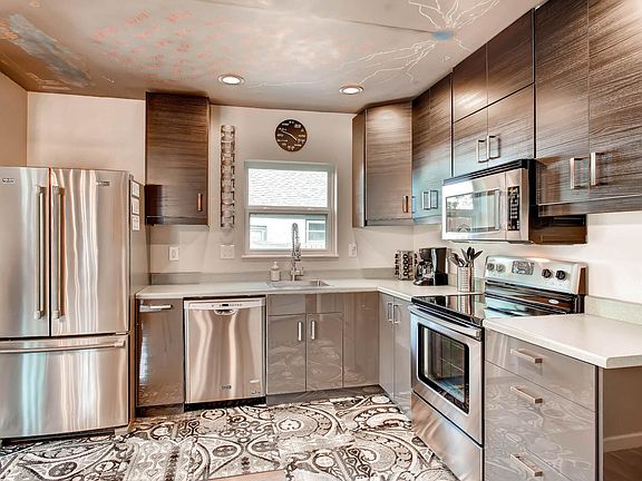 Fully furnished kitchen