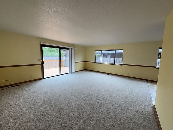 5th image of 40 Robbie Ln