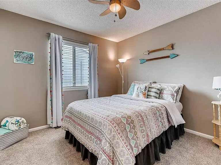 Apache Plume Dr — Photo 14