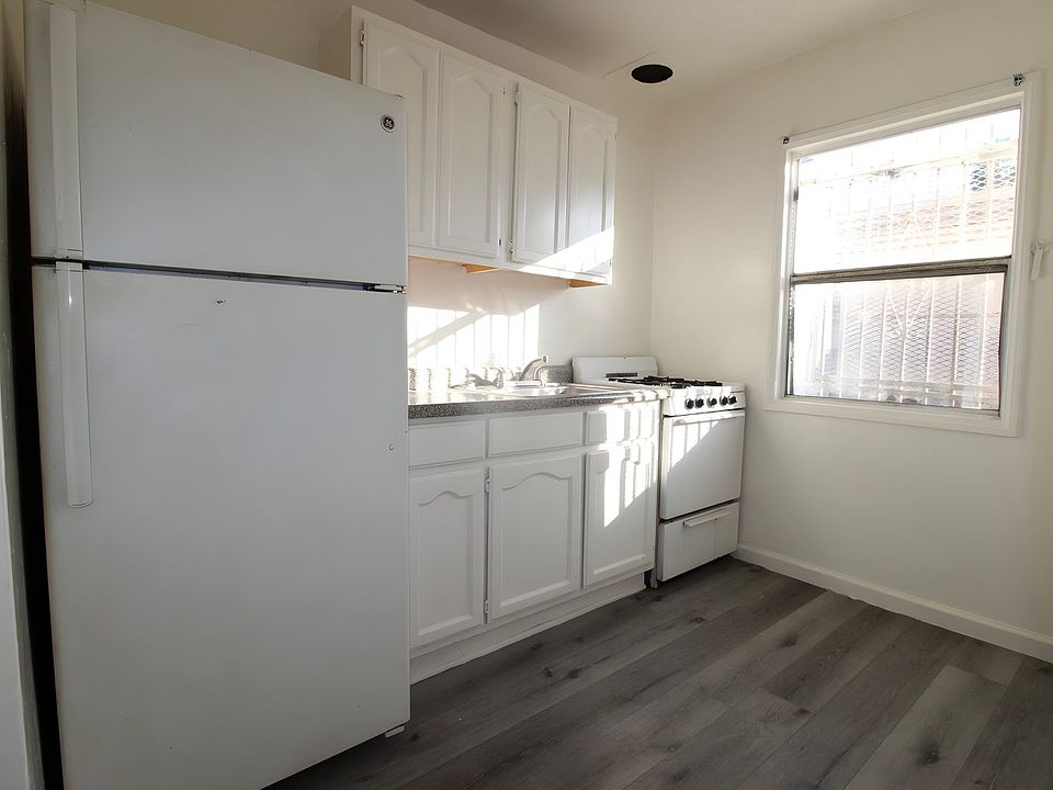 2nd image of 10019 S Hoover St APT 5
