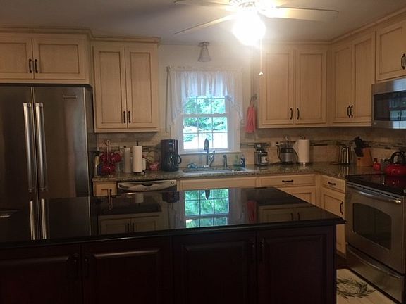 3rd image of 100 Parkway Dr