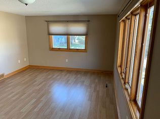 208 7th St NW, Orange City, IA 51041
