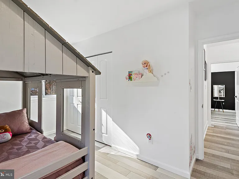 608 Winona Ct — Photo 31