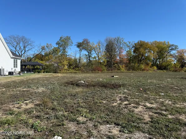 5641 Olive Tree Ln, Monclova, OH 43542