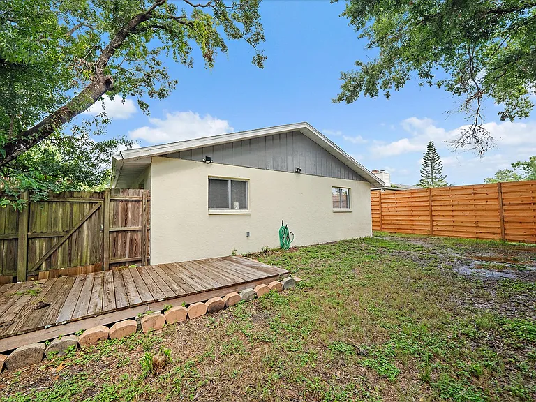2619 Robinson Ave — Photo 9