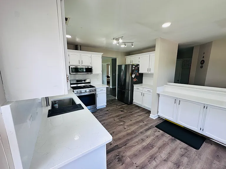 202 E Fabish Dr — Photo 7