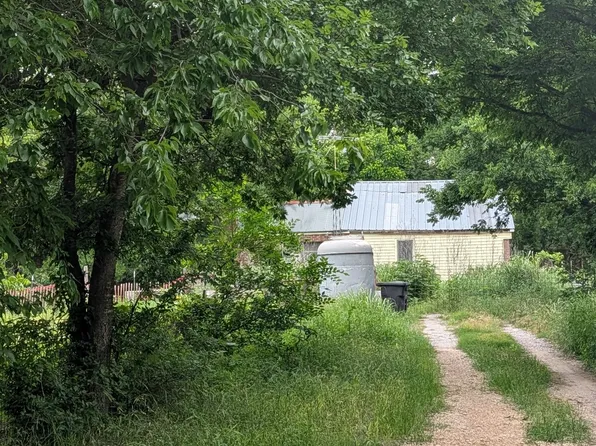 602 Avenue H, Blanket, TX 76432