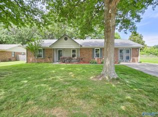9713 Wallwood Dr SE, Huntsville, AL 35803