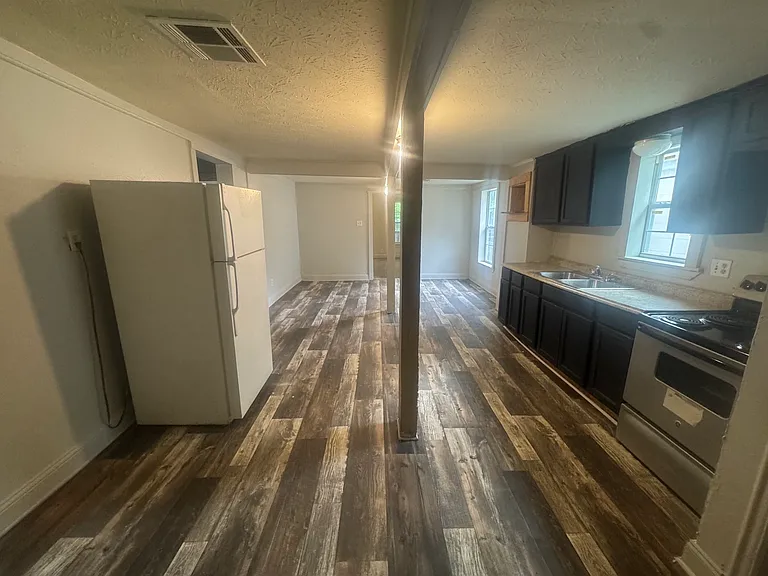 437 Woodrow St — Photo 3